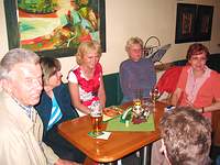 Nakonec se v�ichni sejdeme u p��jemn�ho posezen� bez hranic kraj�