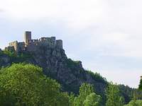 Dole vlny V�hu, shora n�s pozorovalo Stre�no.